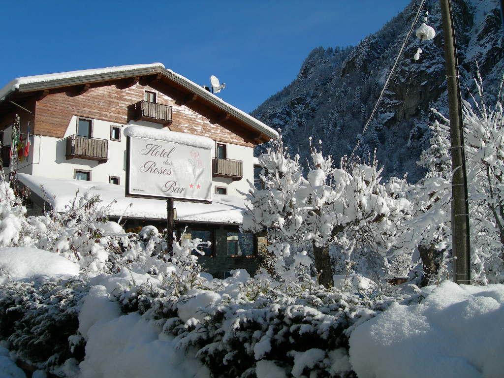 Hotel Des Roses Antey-Saint-Andre Exterior photo